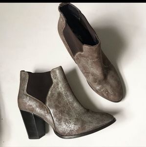 Re-poshing Womens Booties super cute with jeans